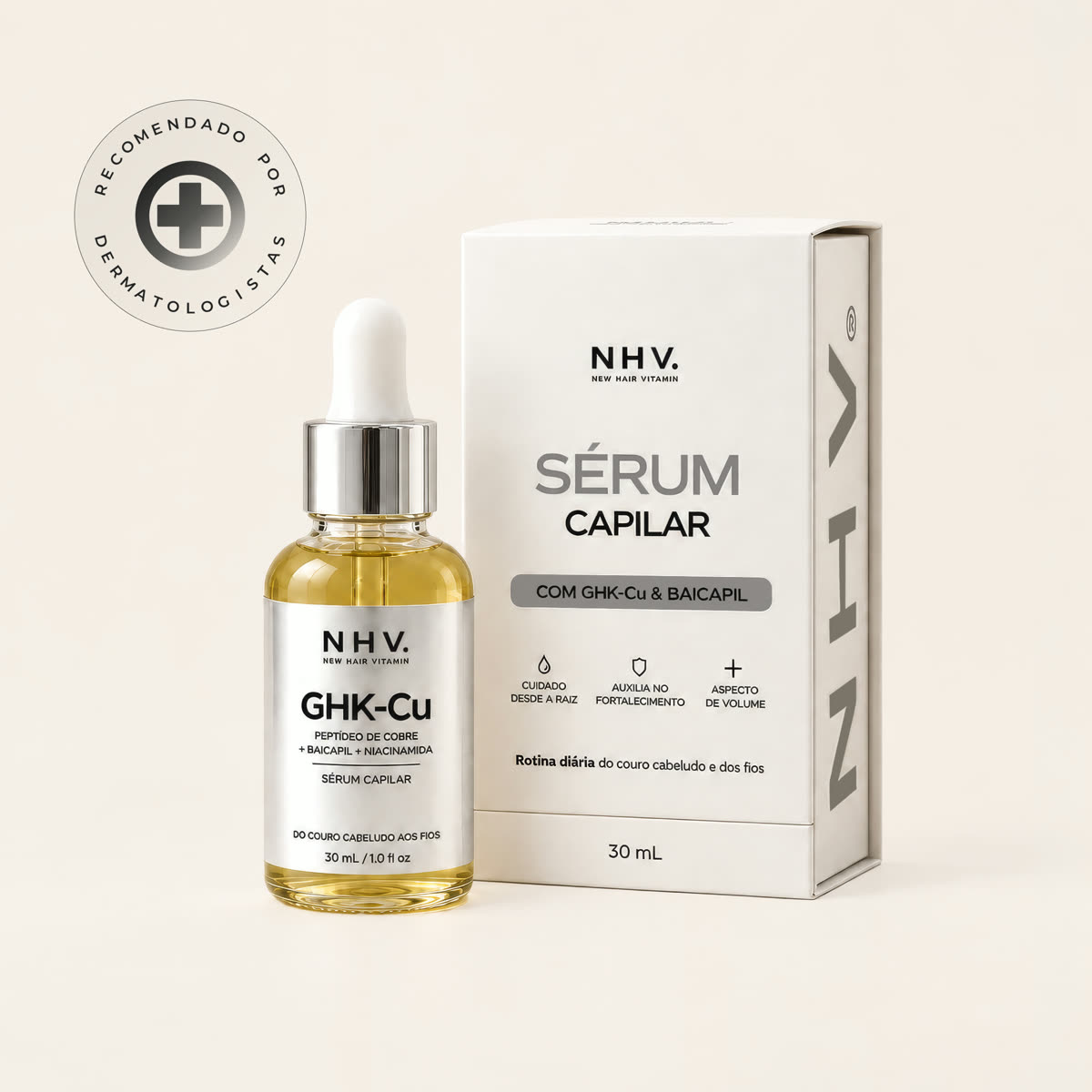 O frasco do sérum ao lado da caixa, com o selo de recomendado por dermatologistas